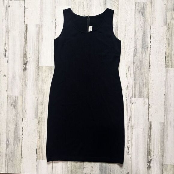 St. John Collection Size 8 Black Knit Sleeveless Dress - Picture 2 of 4